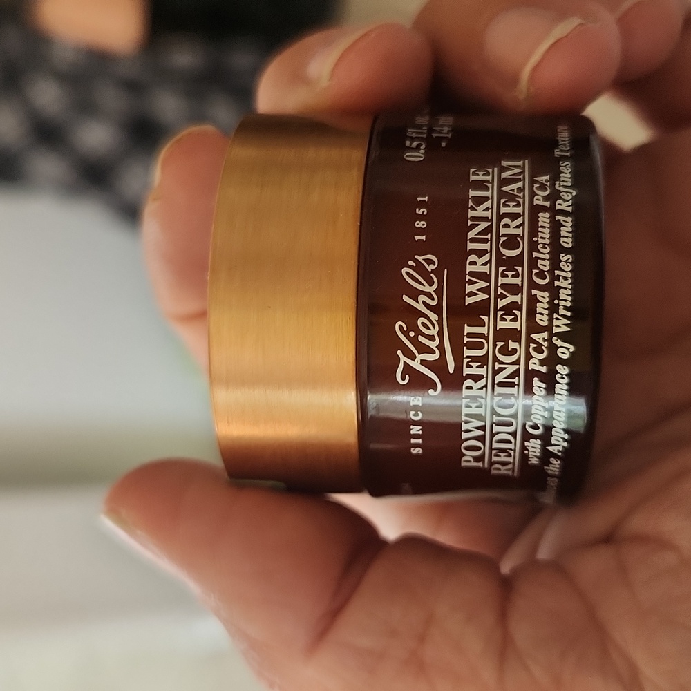 Powerful wrinkle reducing age cream